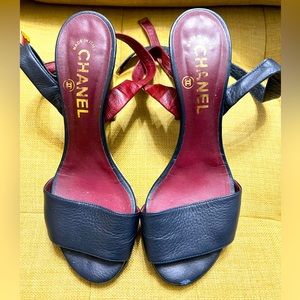 CHANEL Vintage 90s cork heels with tie up ankle straps. Black and Red Size 38